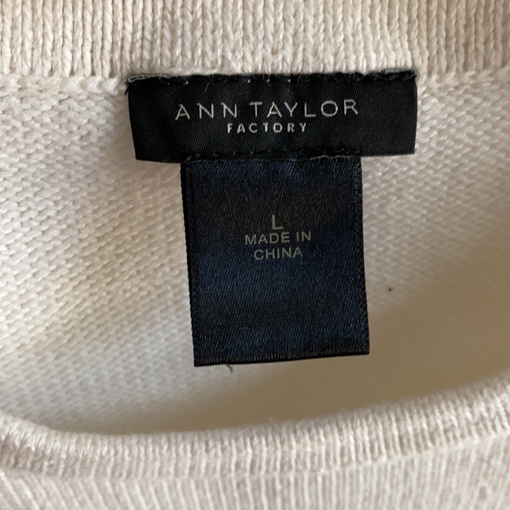 Ann Taylor short sleeved sweater w/ design crocheted on sleeves and bottom. L - Picture 2 of 5